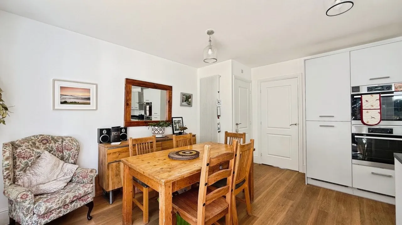 Falcon Road, Warminster, photo 5