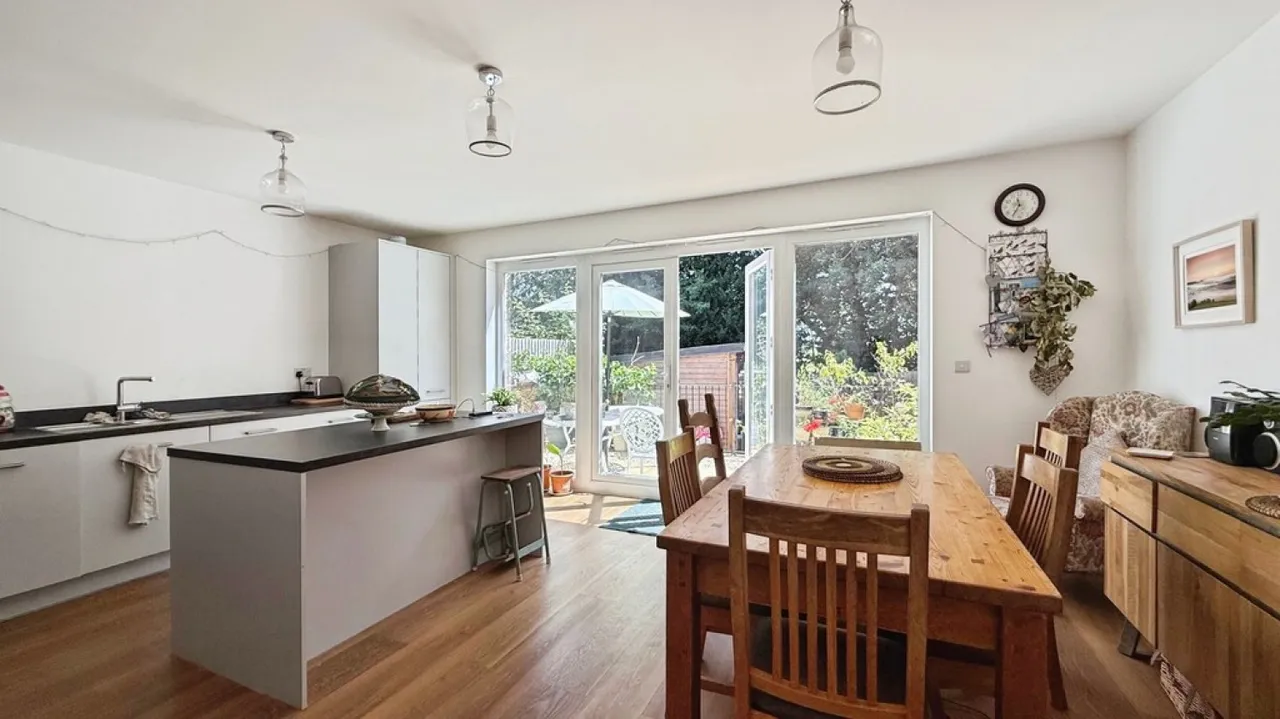 Falcon Road, Warminster, photo 4