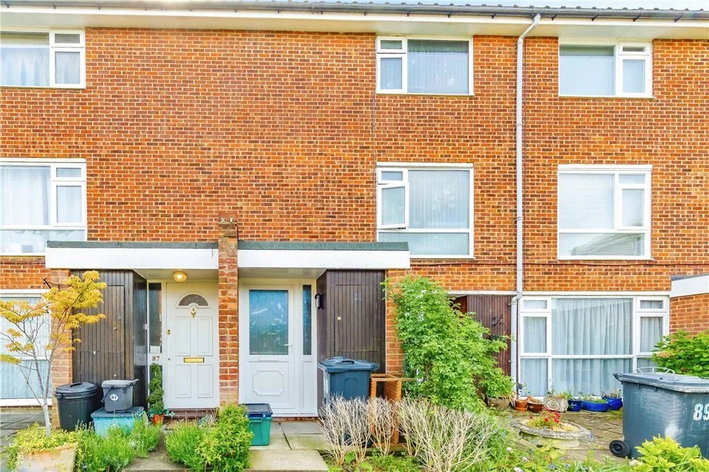 2 bed flat for sale — Holmbury Grove, Featherbed Lane, Croydon, CR0