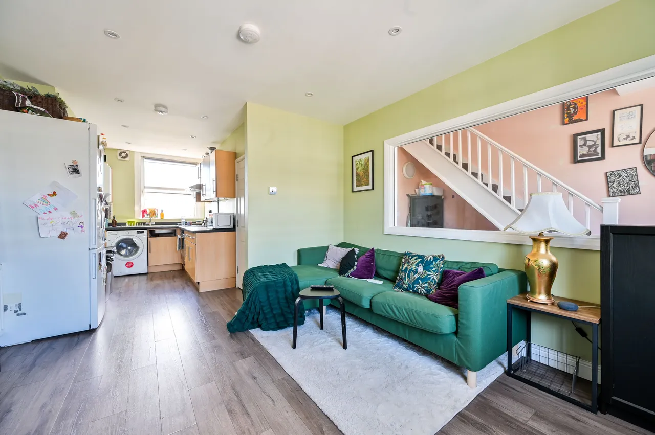 Flat 3, 57 Endwell Road, London, photo 2