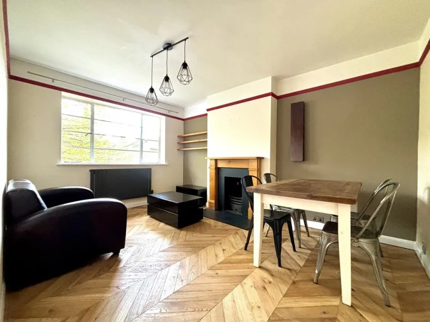 Dukes House, W4, photo 2