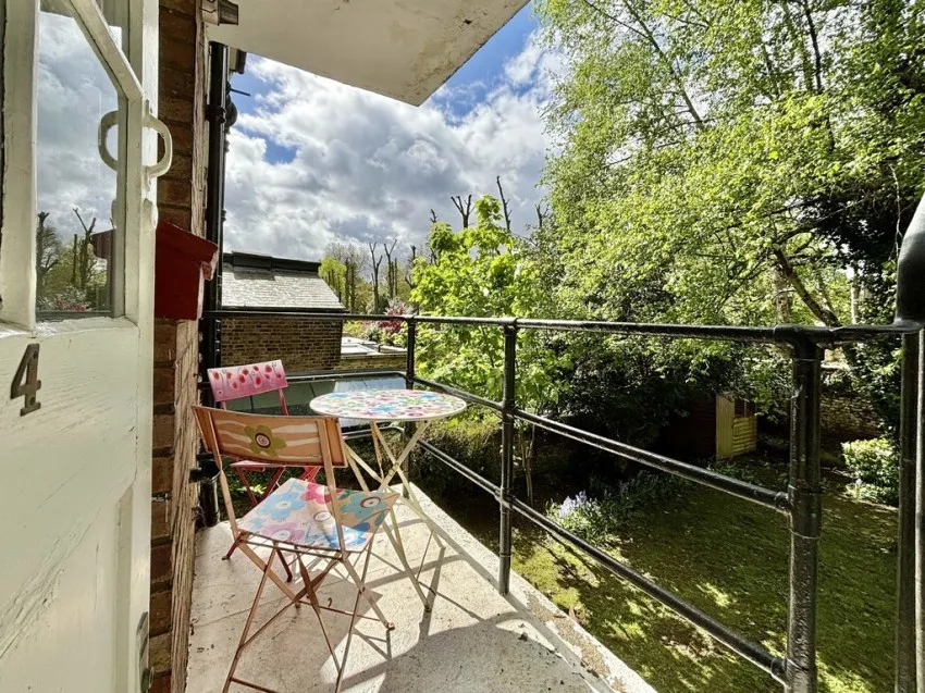 Dukes House, W4, photo 3