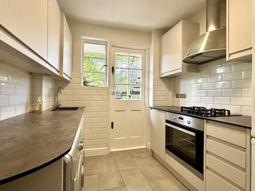 Dukes House, W4, photo 5