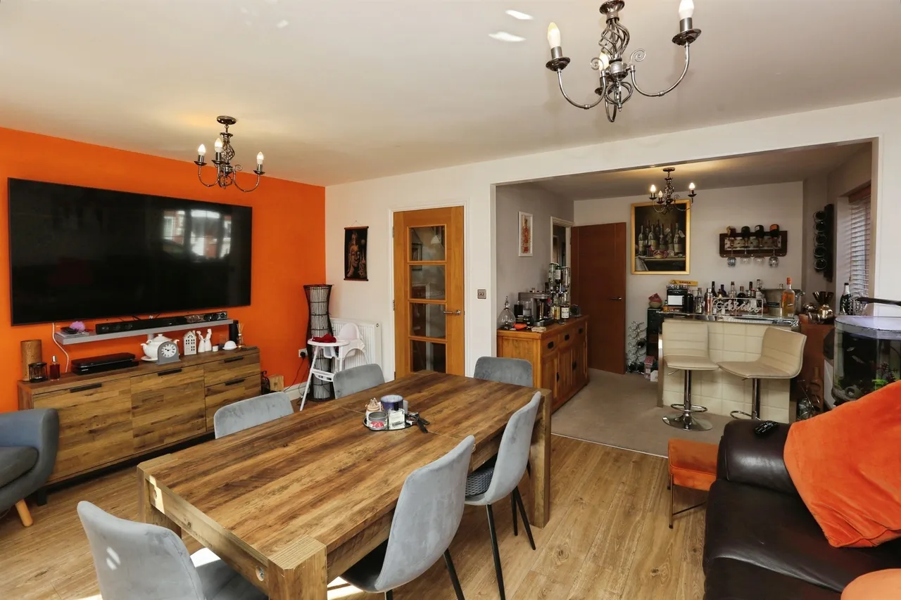 Watson Court, Hedge End, Southampton, photo 2