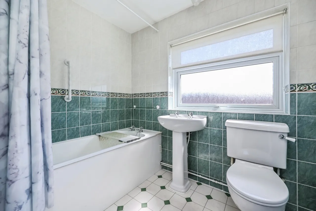 Southchurch Drive, Nottingham, Nottinghamshire, NG11, photo 13
