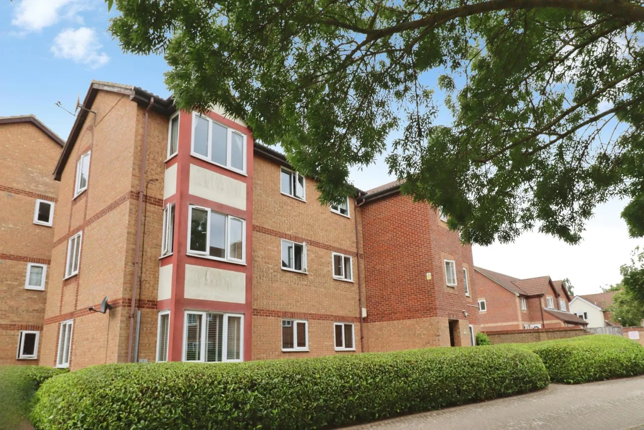 2 bed flat for sale, Ramshaw Drive, Chelmsford, CM2