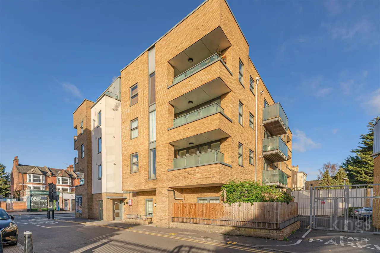 Hampden Lane, London, photo 13