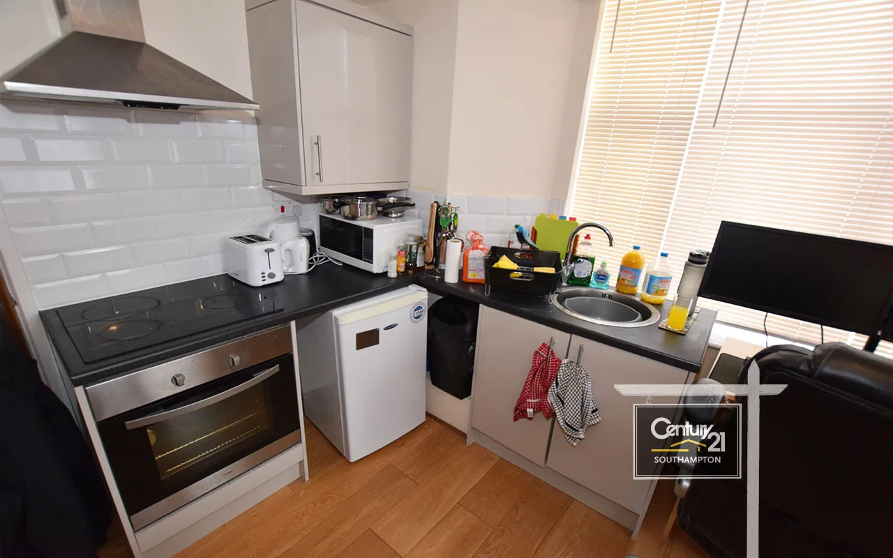 property to rent, Portswood Road, Southampton, SO17