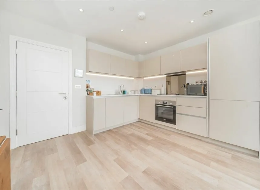 Montmorency Gardens, Southgate, N11, photo 3