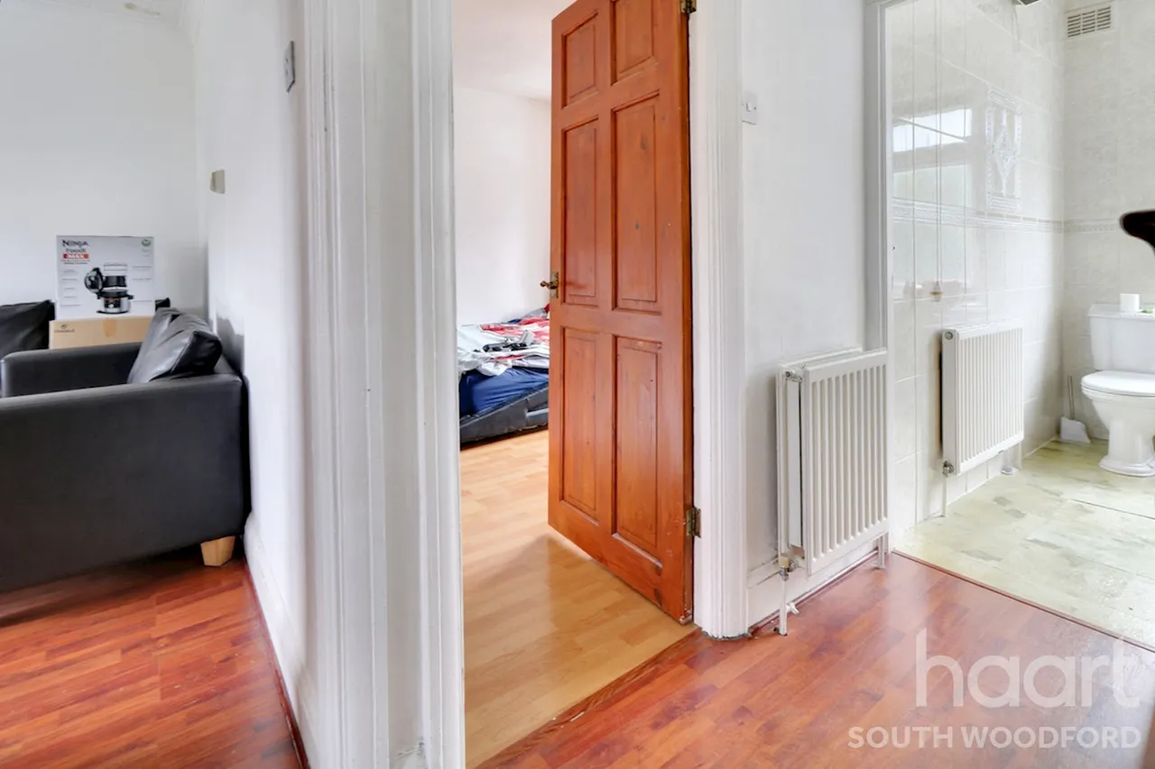 Hermon Hill, Wanstead, E18, photo 2