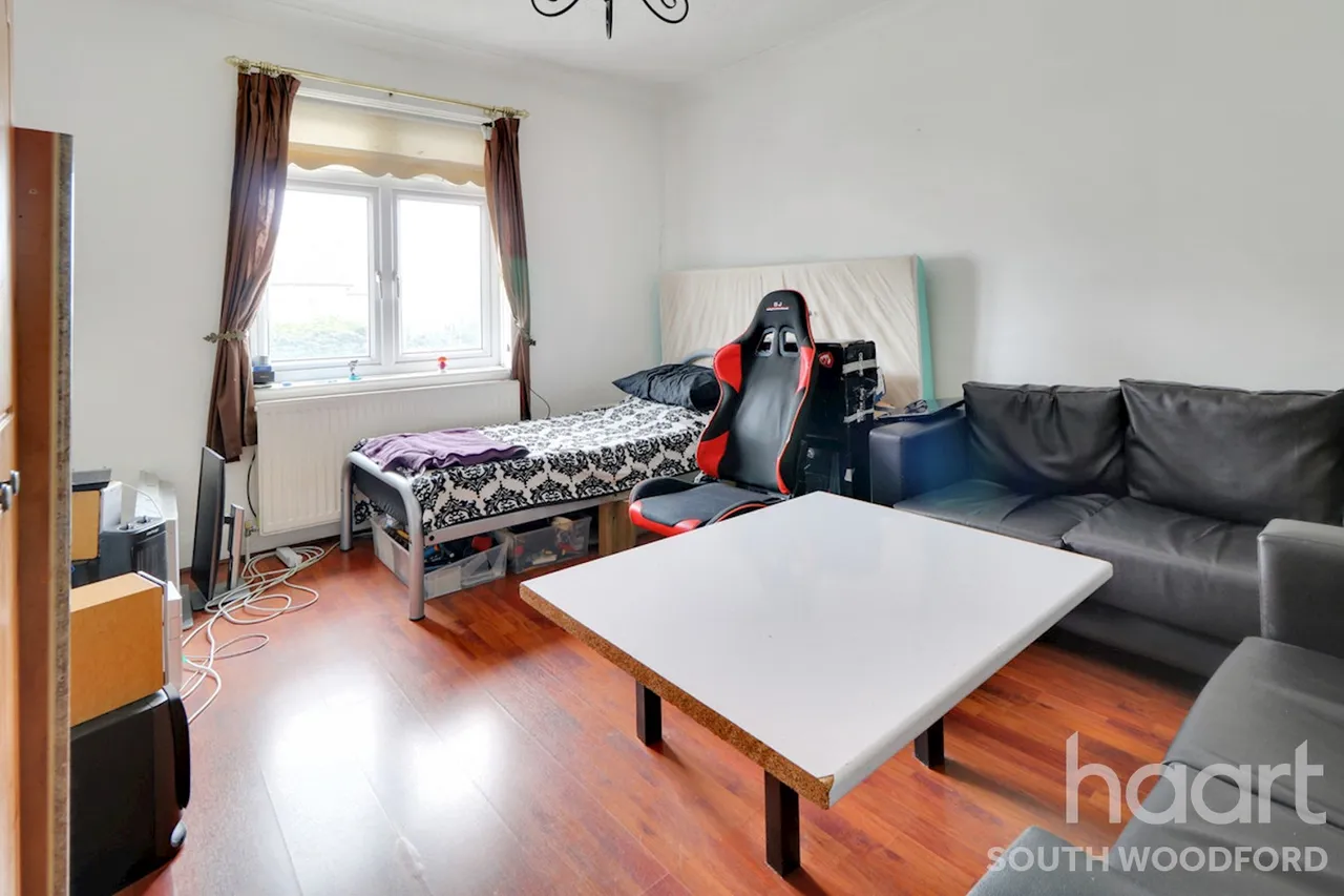 1 bed flat for sale, Hermon Hill, Wanstead, E18