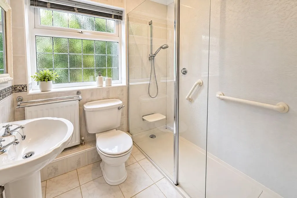 Covill Close, Great Gonerby, NG31, photo 11