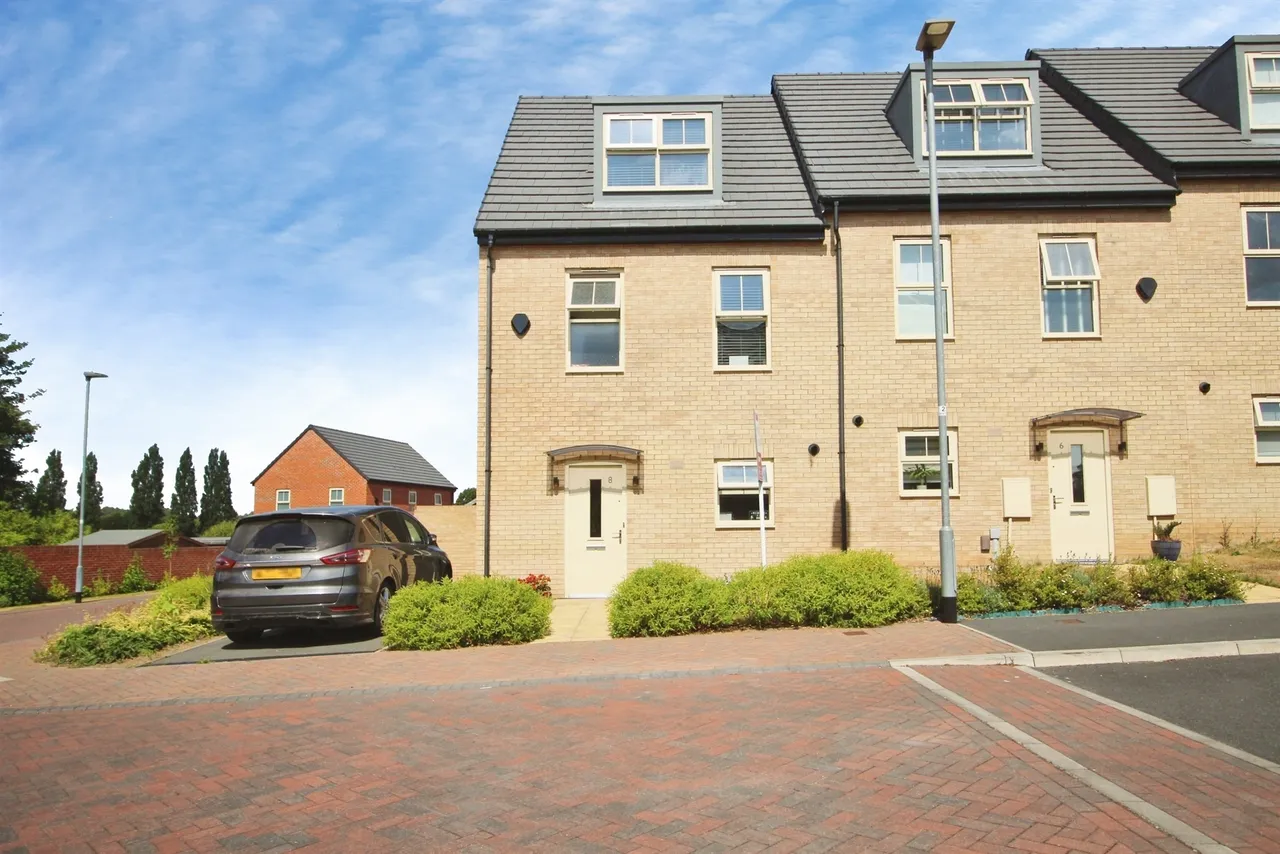 4 bed house for sale — Hutton Road, Leeds