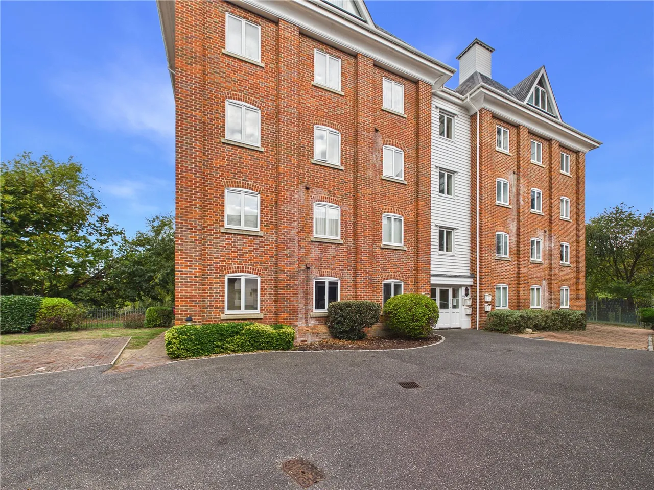 2 bed upper floor for sale, Parkside Quarter, Colchester, CO1