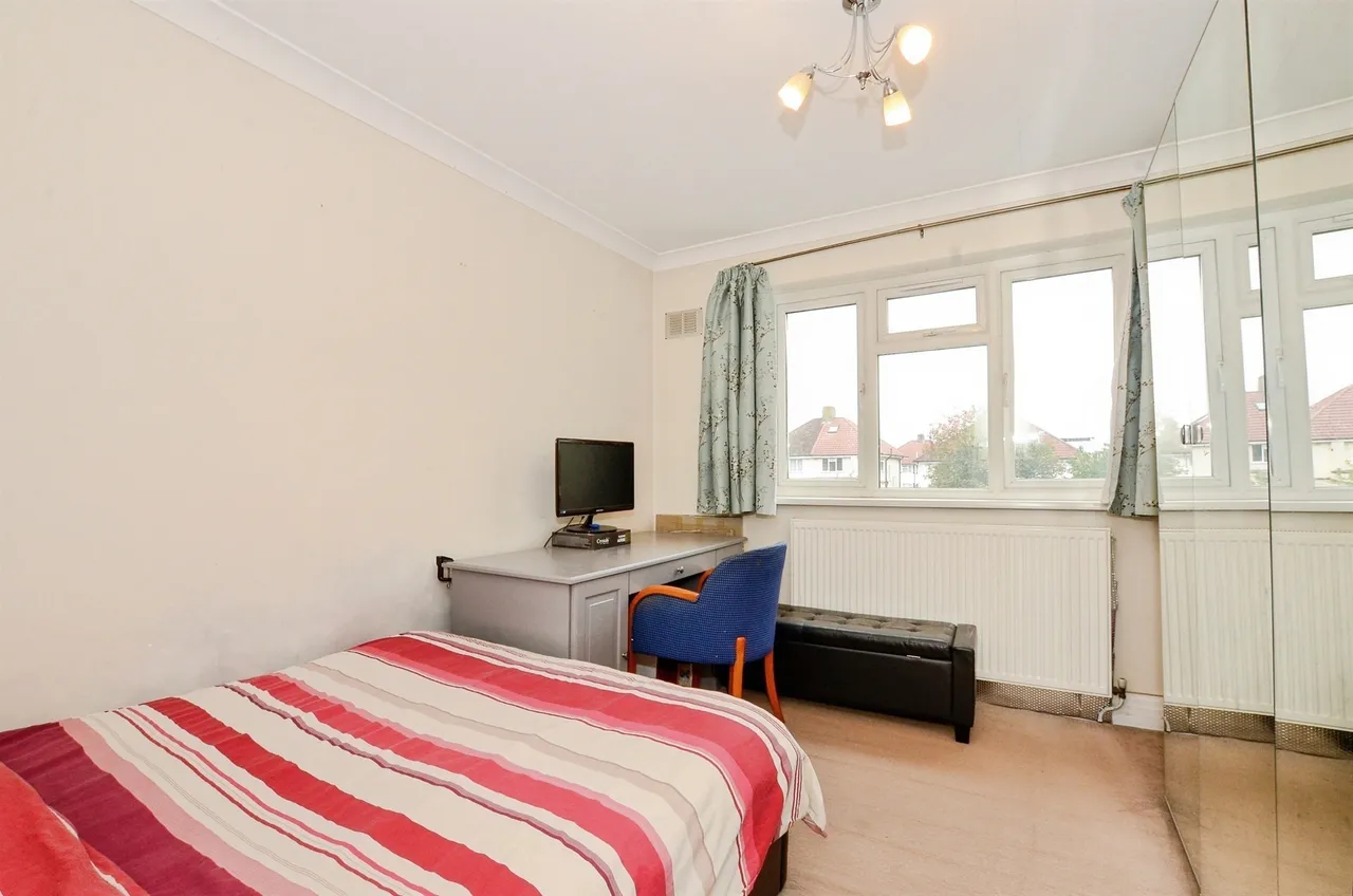 Kenton Lane, Harrow, photo 4