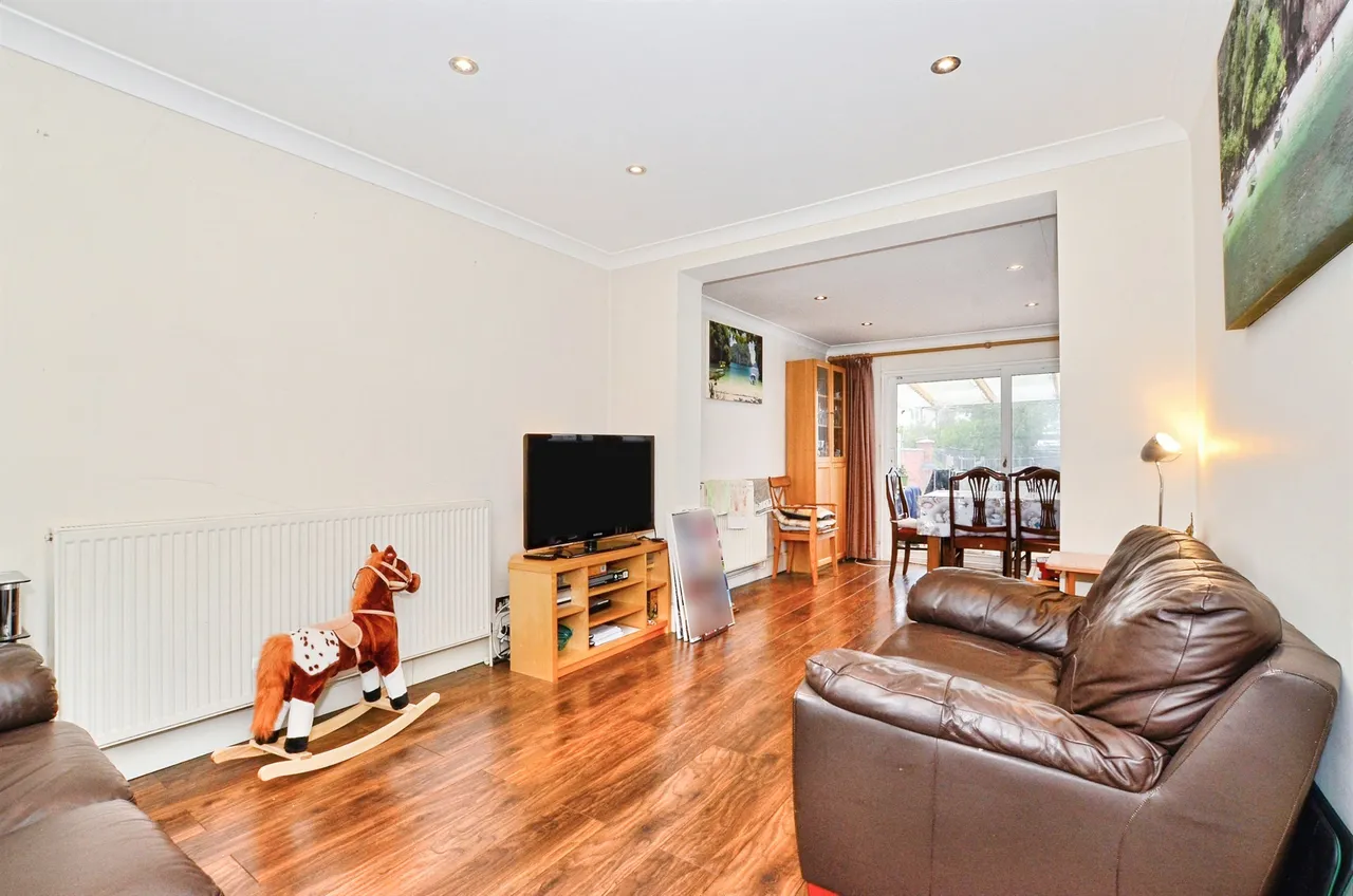 3 bed house for sale — Kenton Lane, Harrow