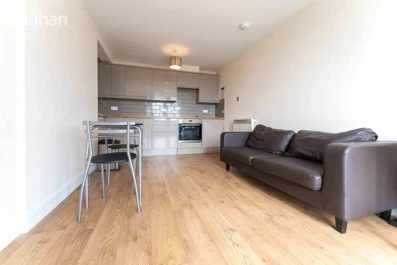 1 bed flat to rent, Wolverstone Drive, Brighton, BN1