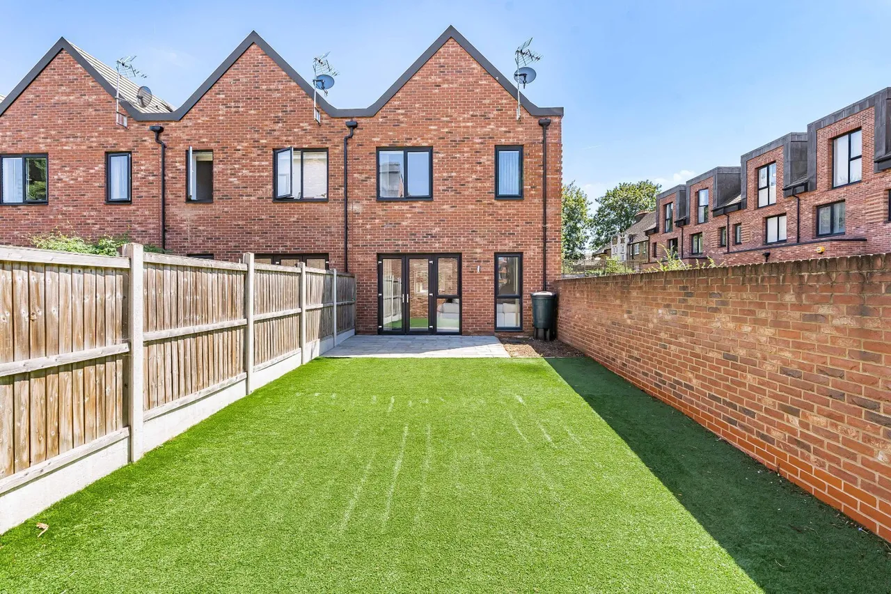 Reynard's Way, Brentford, TW8, photo 20
