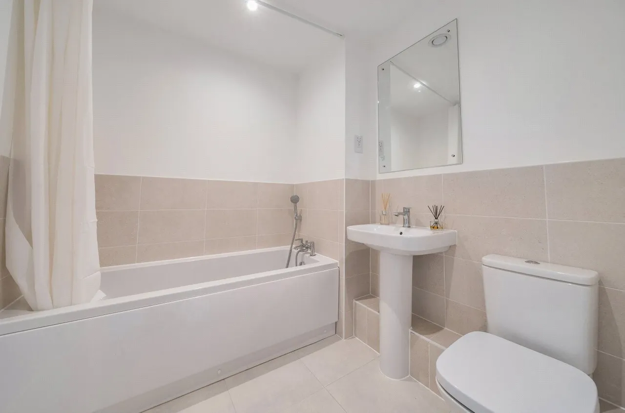 Hewitts Way, Walton On Thames, KT12, photo 8
