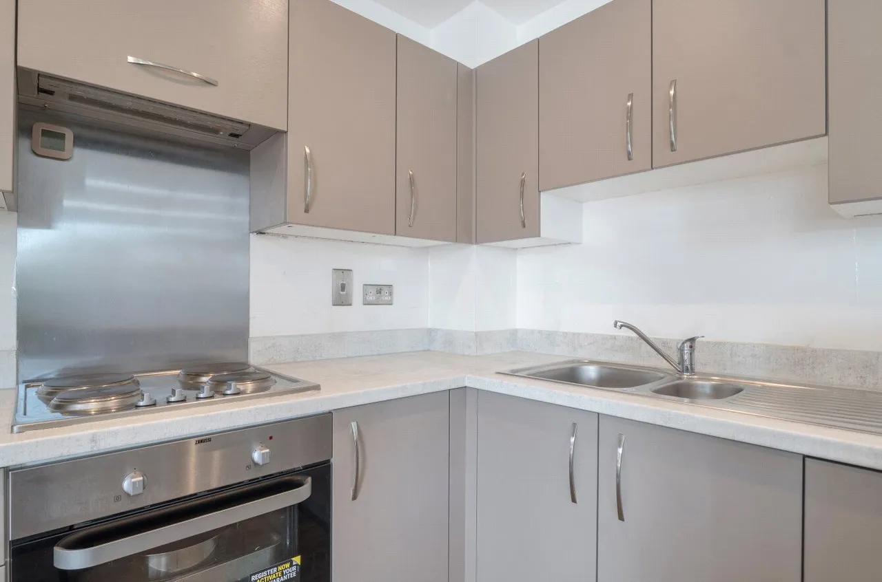 Hewitts Way, Walton On Thames, KT12, photo 16