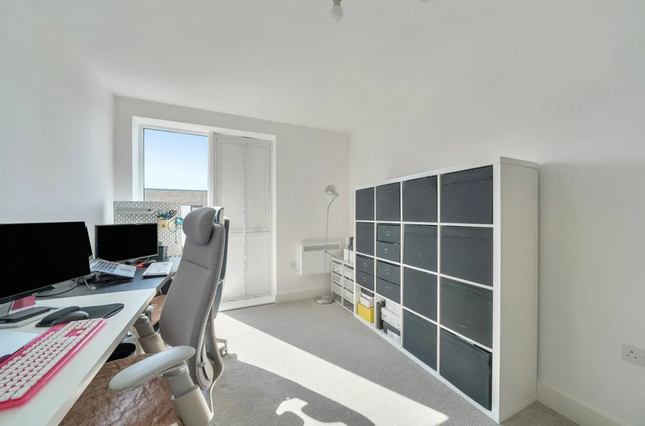 Hewitts Way, Walton On Thames, KT12, photo 13