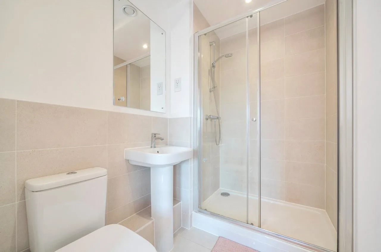 Hewitts Way, Walton On Thames, KT12, photo 10