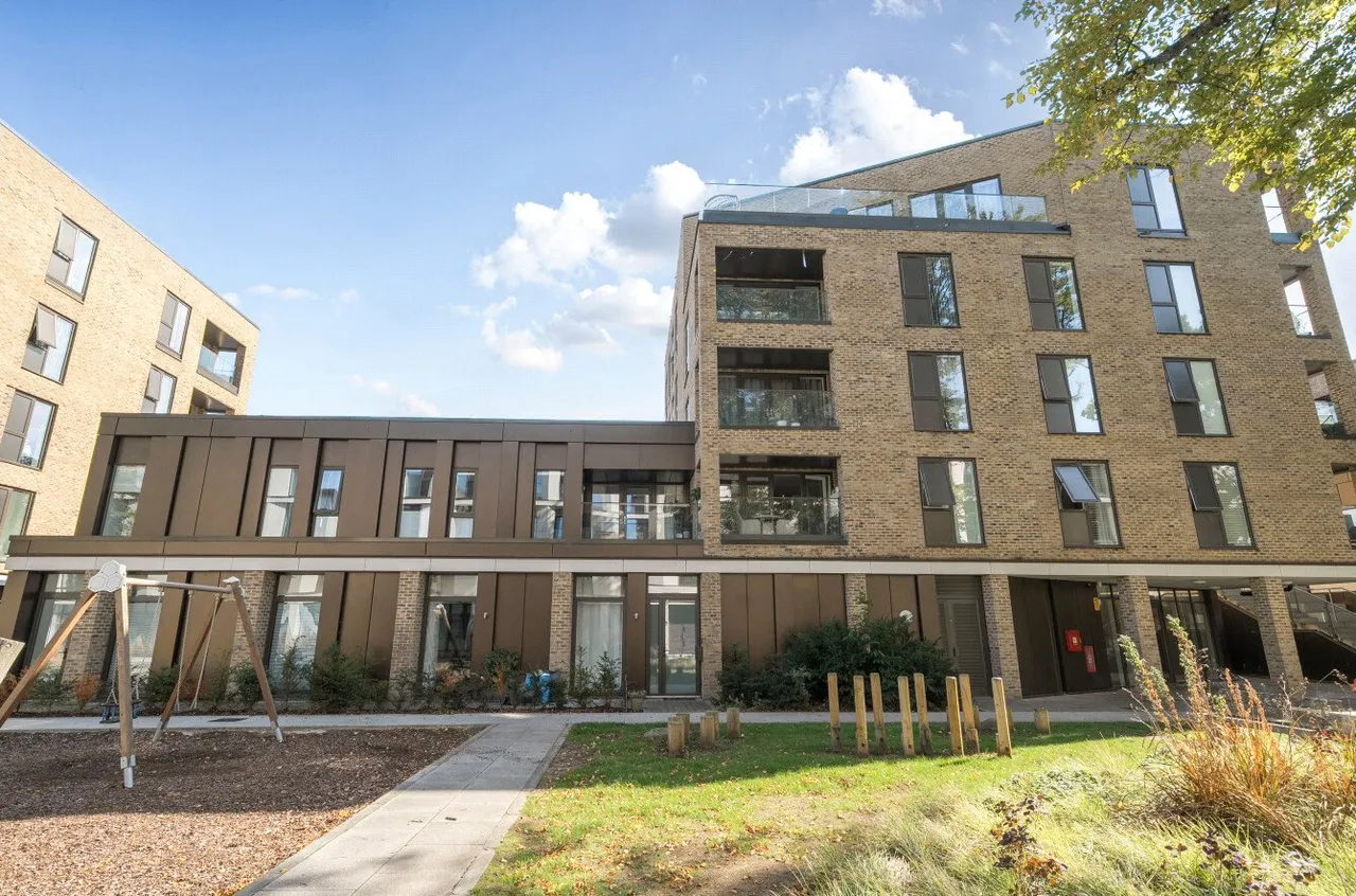 Hewitts Way, Walton On Thames, KT12, photo 19