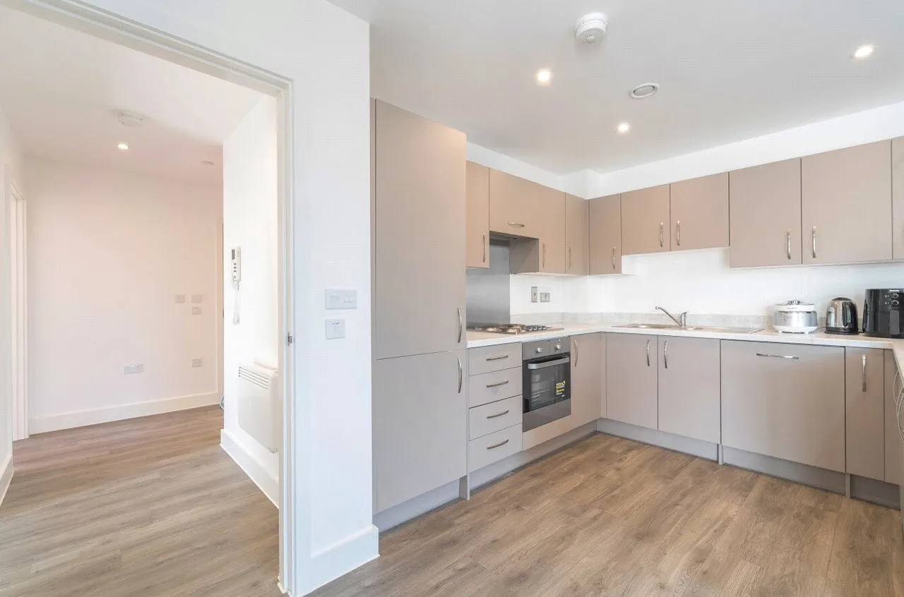 Hewitts Way, Walton On Thames, KT12, photo 18