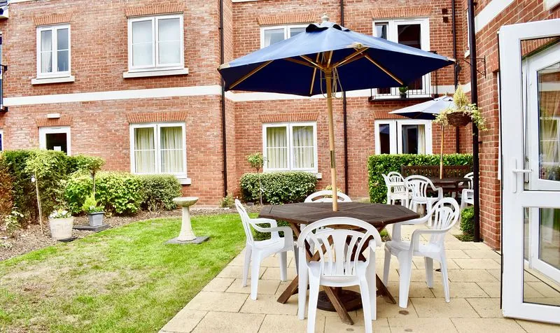 Leatherhead Road, Headley Lodge, KT21, photo 8