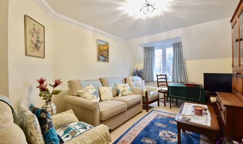 Leatherhead Road, Headley Lodge, KT21, photo 4