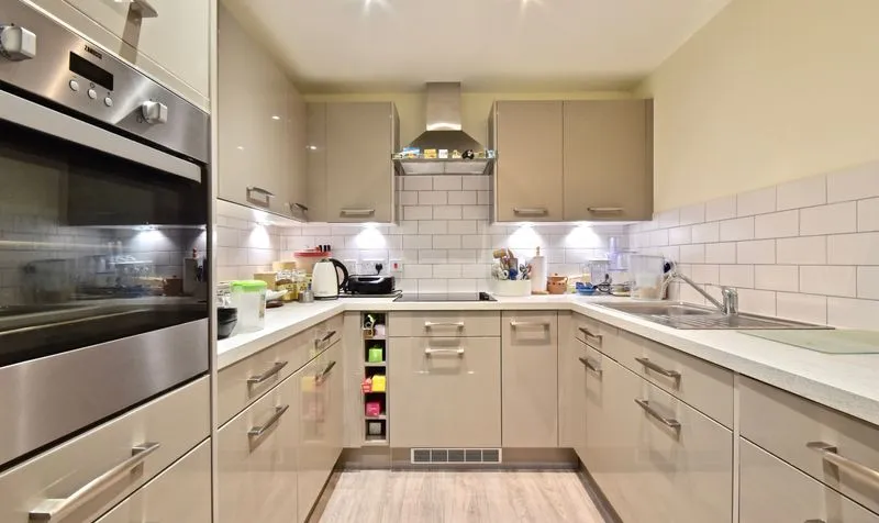 Leatherhead Road, Headley Lodge, KT21, photo 3