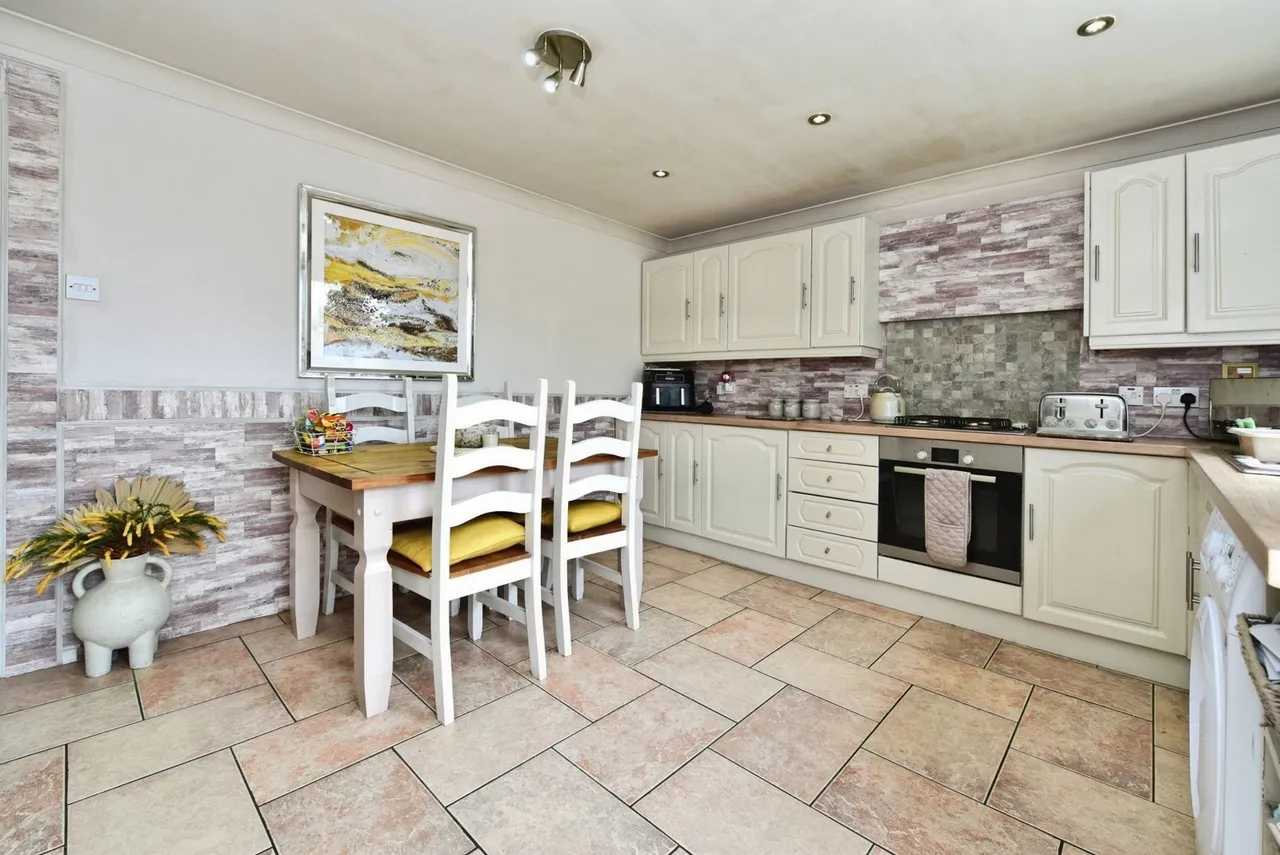 Farnley Avenue, Sheffield, South Yorkshire, S6, photo 3