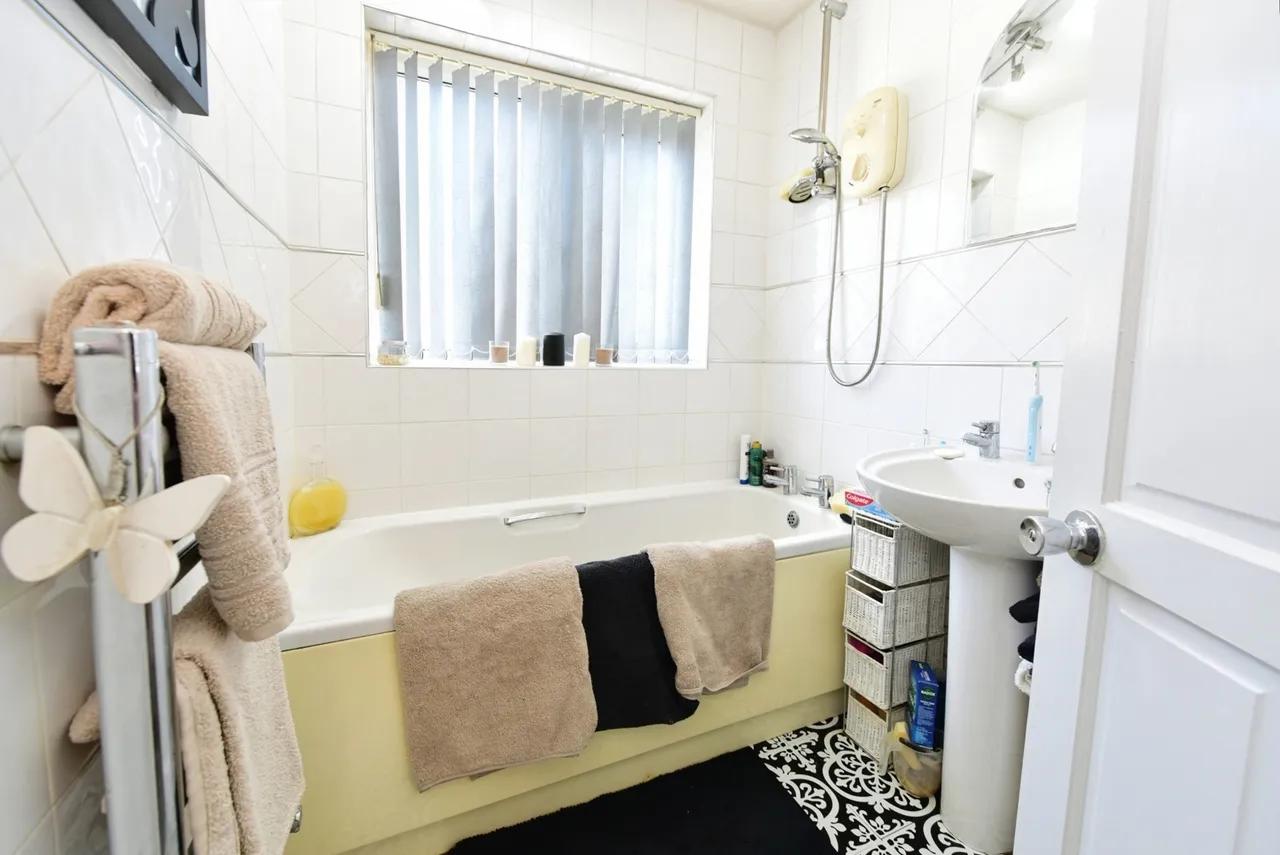 Farnley Avenue, Sheffield, South Yorkshire, S6, photo 11
