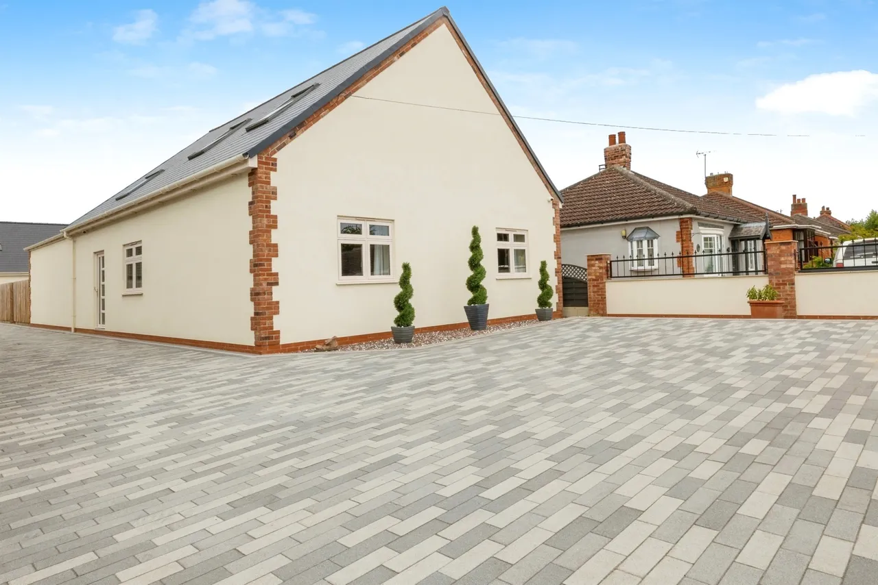 3 bed house for sale — Mill Lane, Saxilby, Lincoln