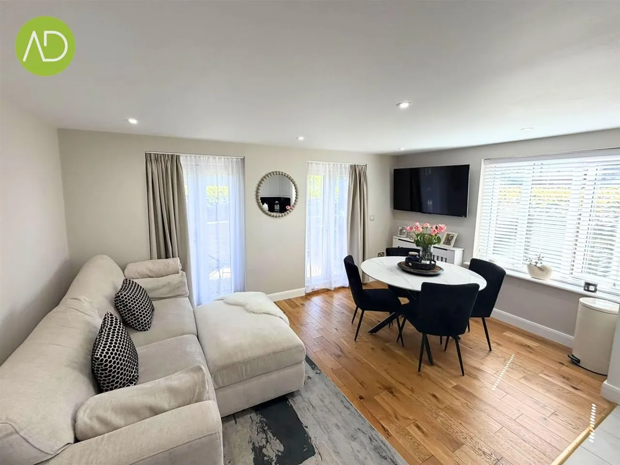 2 bed flat for sale — Sorbus Road, Broxbourne EN10 6GD