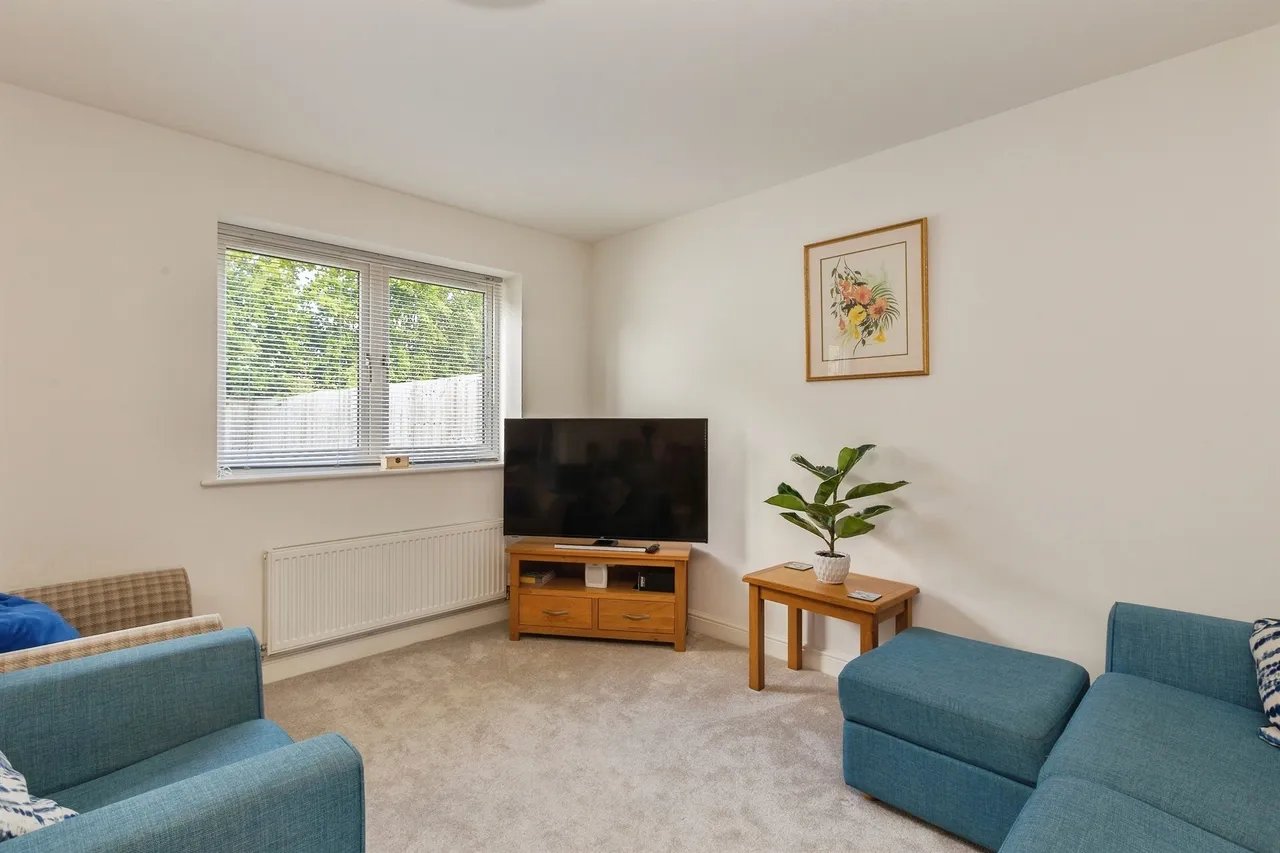 Elmwood Close, Oakley, Aylesbury, photo 6