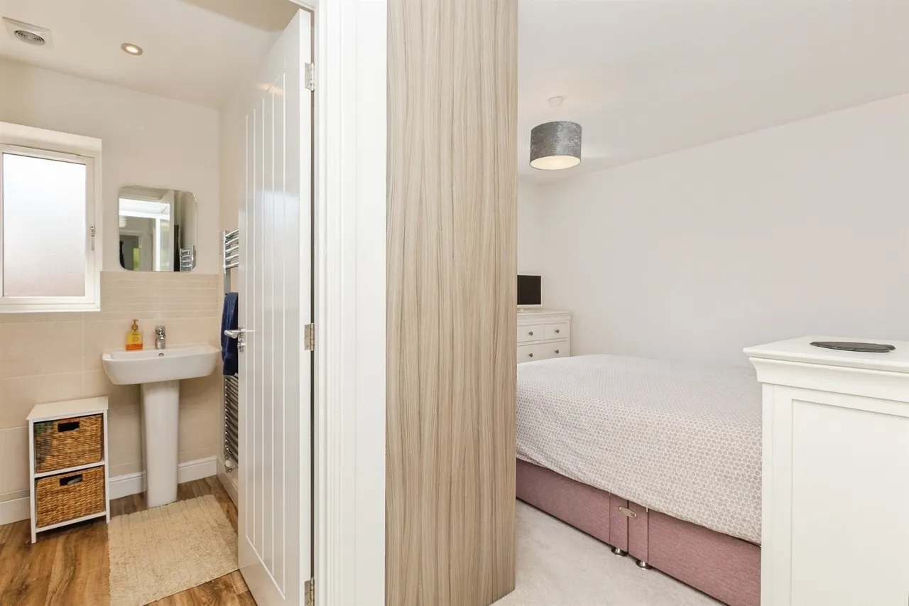Elmwood Close, Oakley, Aylesbury, photo 11