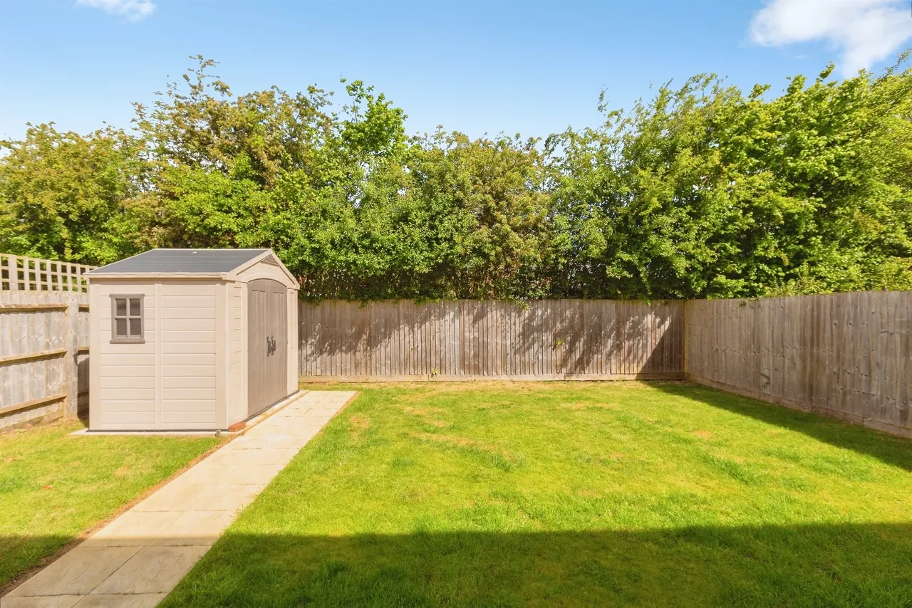 Elmwood Close, Oakley, Aylesbury, photo 3