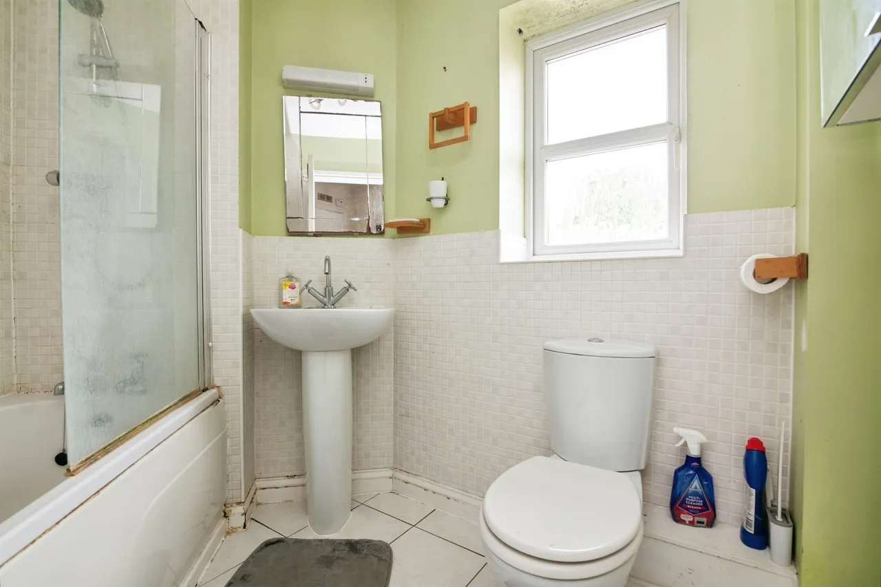 York Crescent, West Bromwich, B70, photo 13