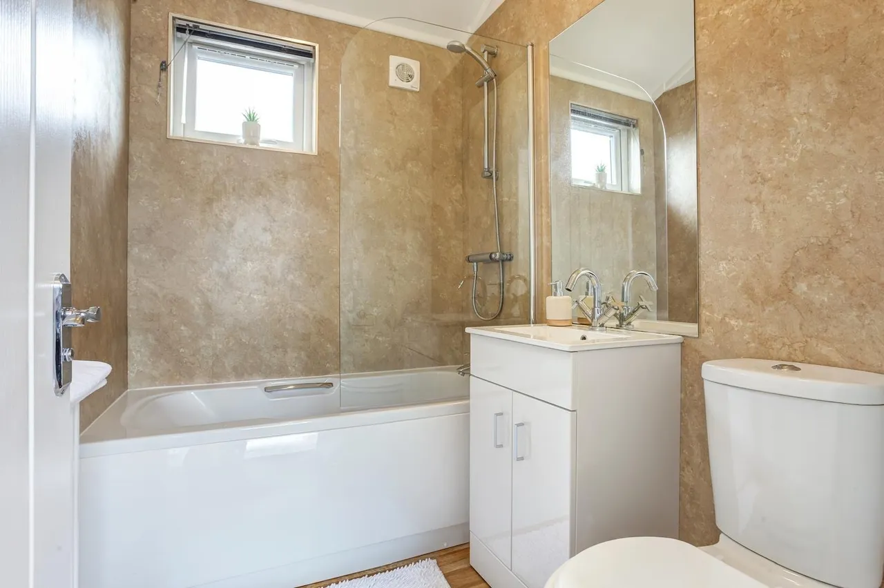 New Road, Featherstone, WV10, photo 9