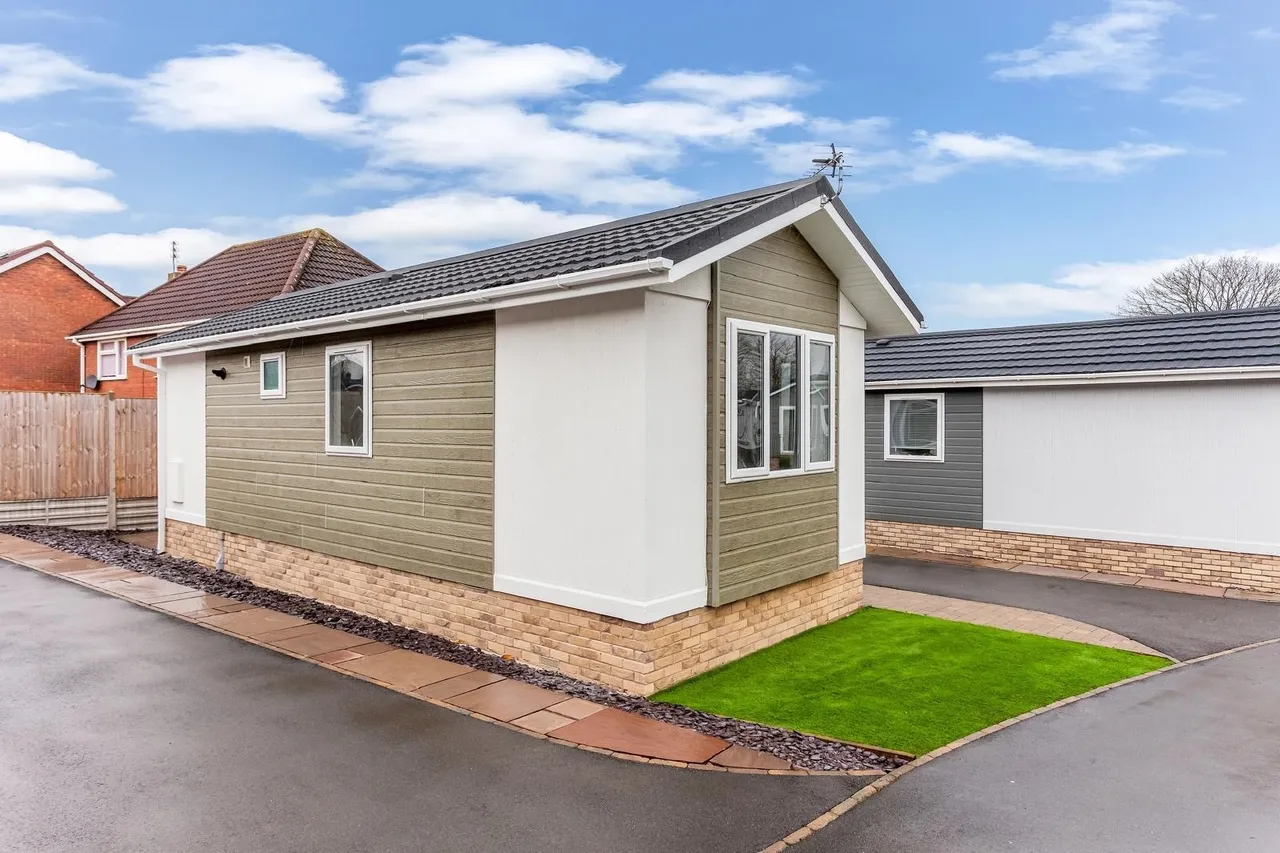 New Road, Featherstone, WV10, photo 11
