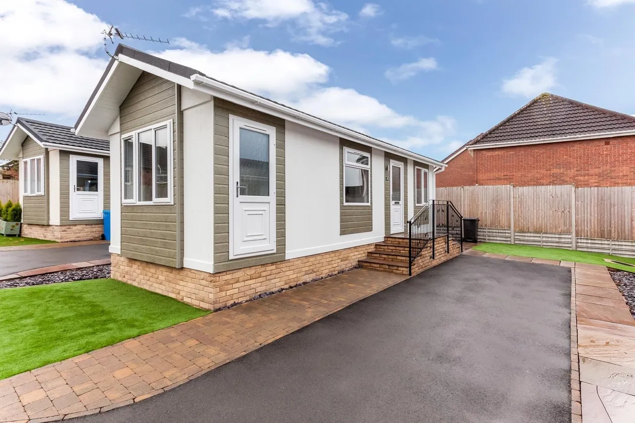 1 bed park home for sale, New Road, Featherstone, WV10