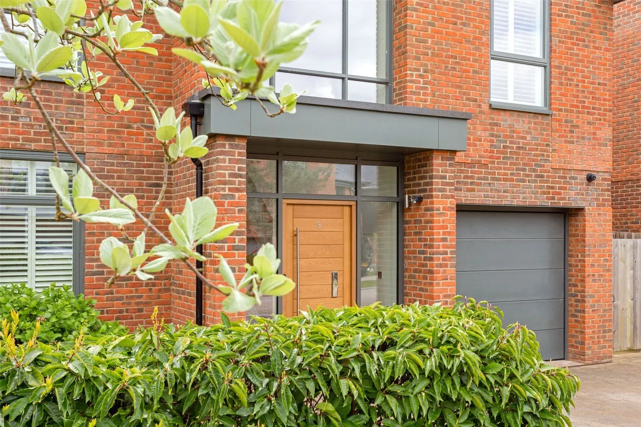 Vickers Close, Longcross, KT16, photo 11