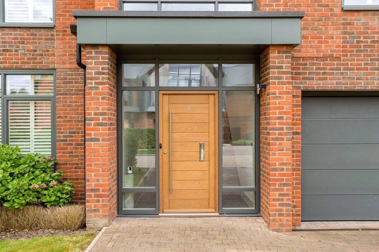 Vickers Close, Longcross, KT16, photo 12
