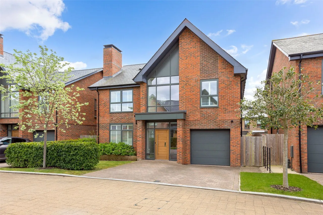 4 bed property for sale, Vickers Close, Longcross, KT16