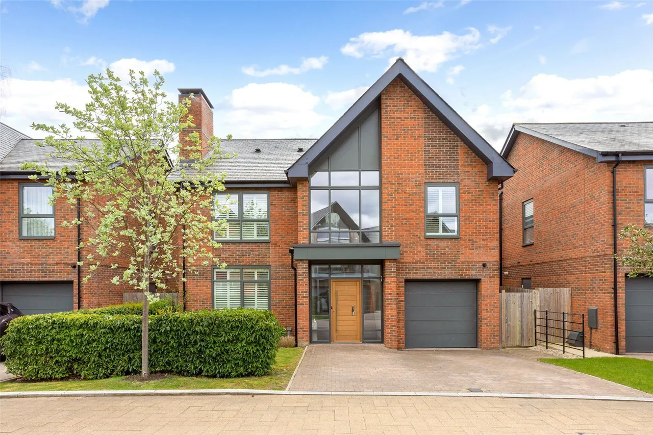 Vickers Close, Longcross, KT16, photo 14