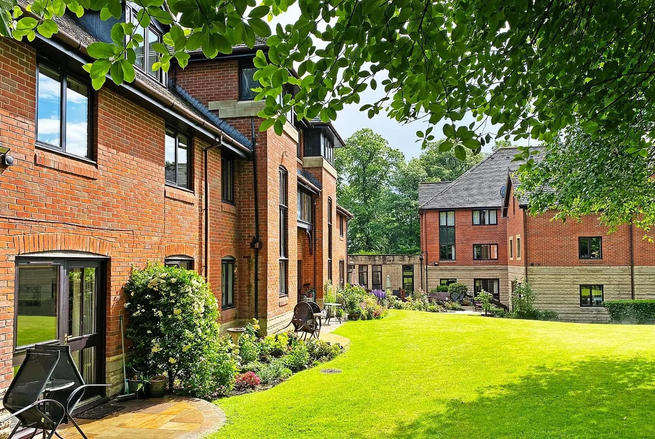 Ashley Road, Altrincham, WA14, photo 23
