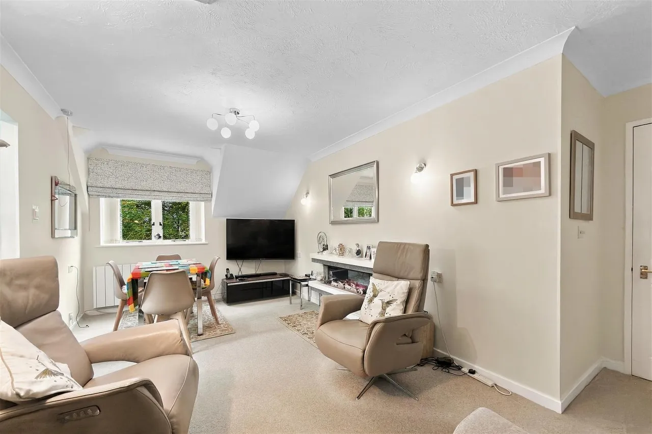 Ashley Road, Altrincham, WA14, photo 5