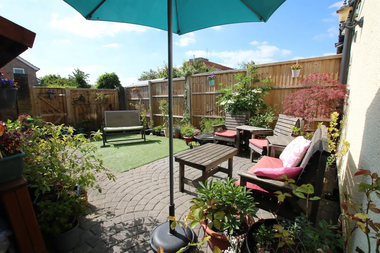 Oak Road, Leatherhead, KT22, photo 2