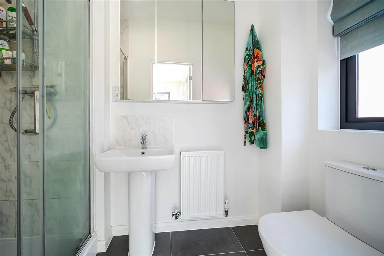 Zachary Close, Coulsdon, CR5, photo 12